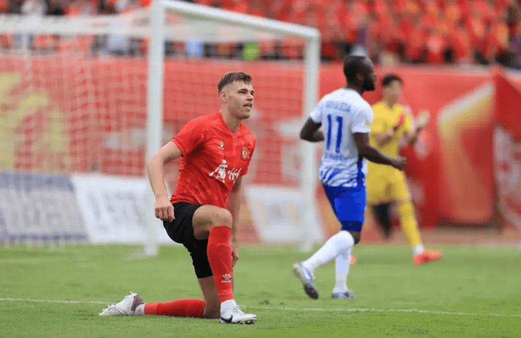 开云app日本队不断突破！，蒂姆连续十二场比赛得分超过险胜再创辉煌时刻的简单介绍