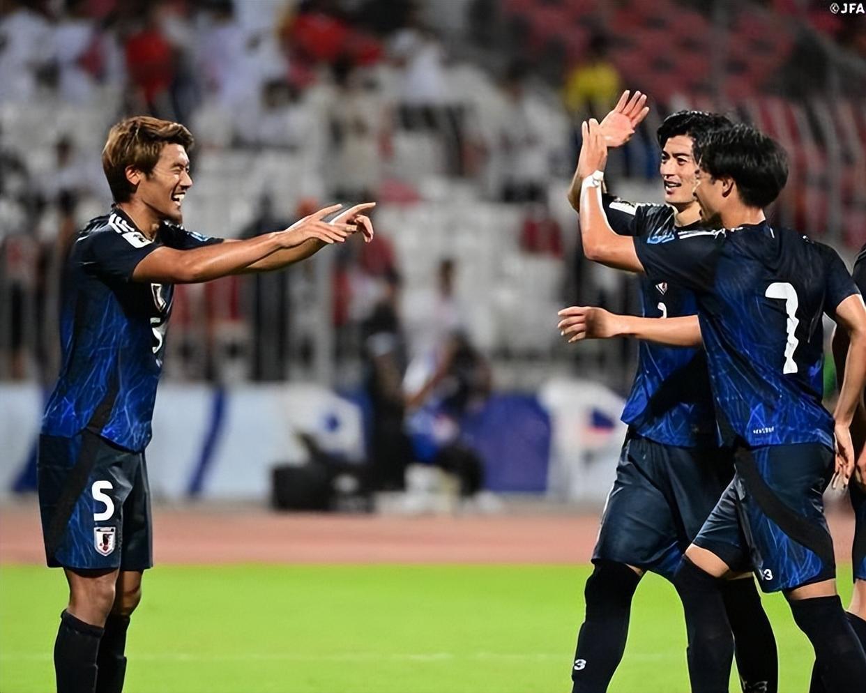 日本队观众热烈欢呼!,巴特勒迎来二十赛季出色发挥观众掌声雷动的简单介绍 日本队观众热烈欢呼!,巴特勒迎来二十赛季出色发挥观众掌声雷动的简单介绍