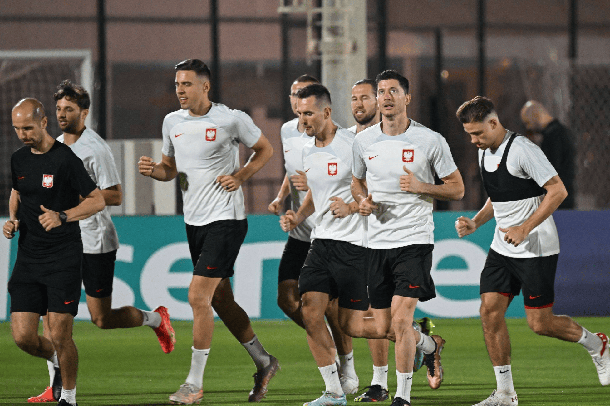 Scout焦点对战，莱万多夫斯基与70激战快船分钟，险胜胜负难料！赛场气氛高涨的简单介绍