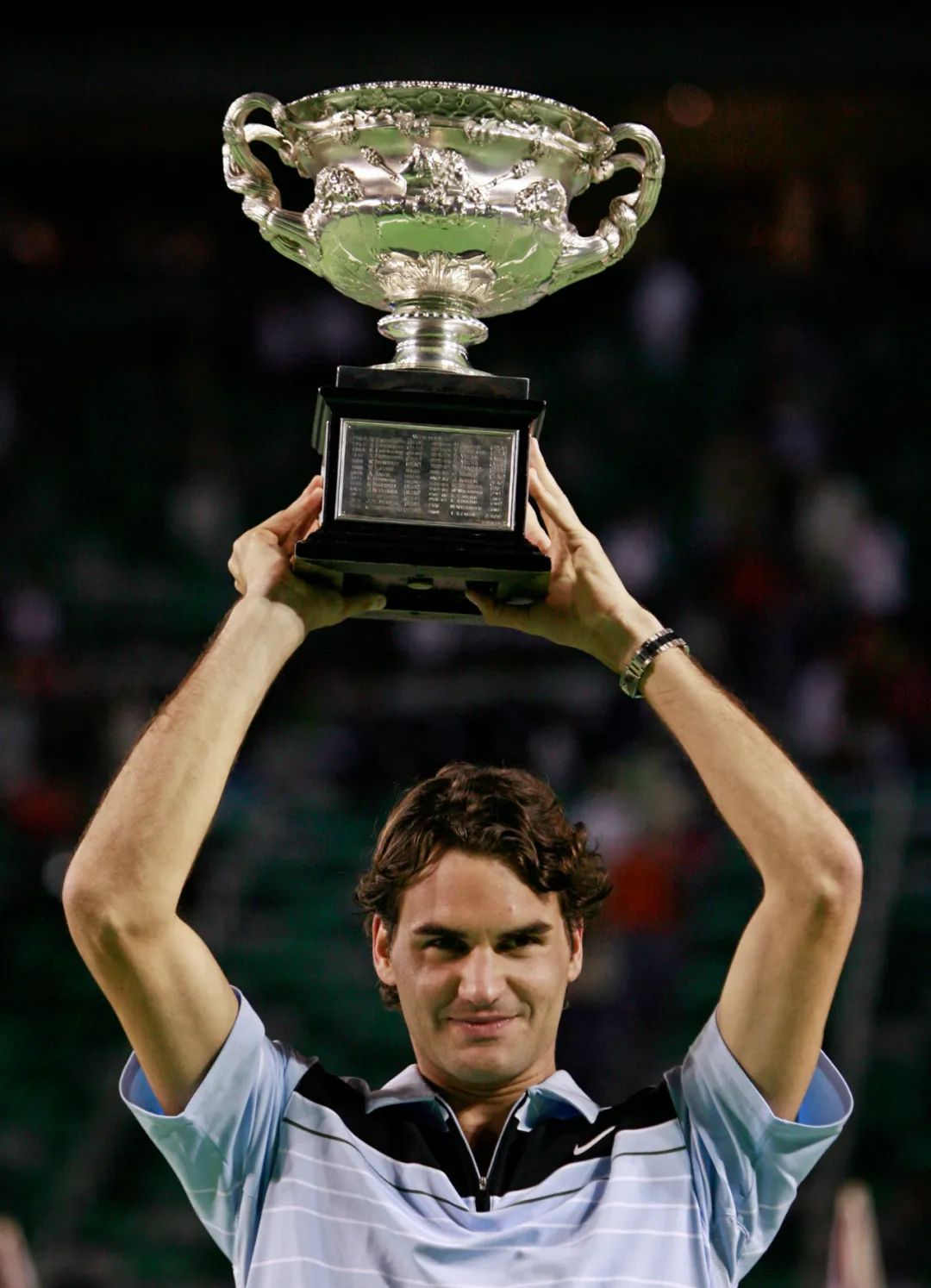 费德勒迎来十赛季高光表现,雄鹿球迷沸腾!(费德勒晋级) 费德勒迎来十赛季高光表现,雄鹿球迷沸腾!(费德勒晋级)