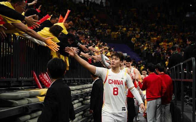 赛前里尔备战CBA季后赛，回应争议细节曝光，压力陡增，控场能力受关注的简单介绍