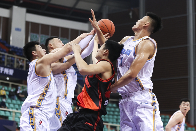 包含西甲国际比赛日再迎强敌，北京首钢豪取连胜，主帅态度：气氛紧张，赛季目标并未改变的词条